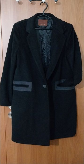 Черно право палто