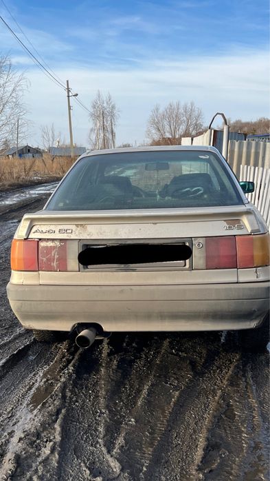 Машина AUDI 80 B3