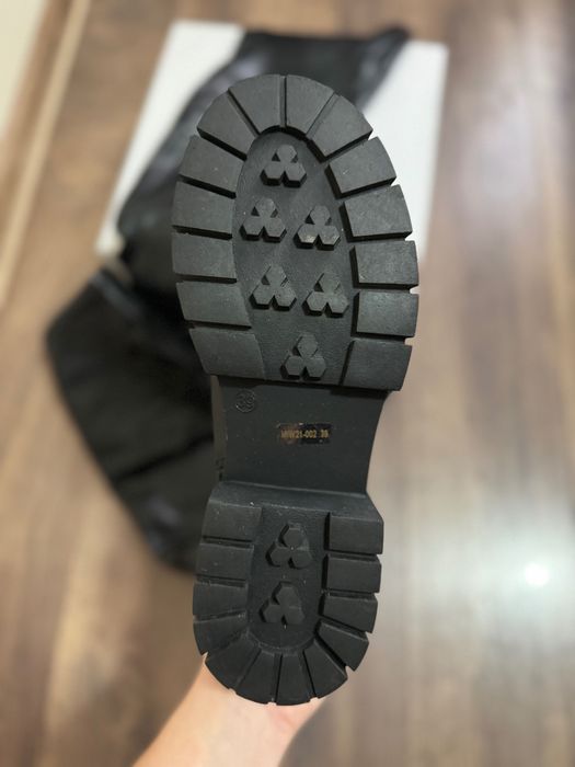 Дамски дълги ботуши със свалящ се акцент