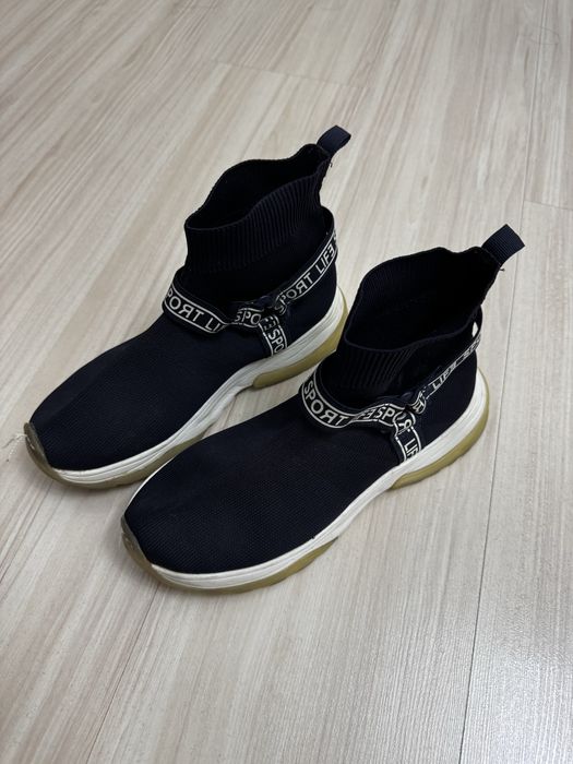 Женские спортивные кроссовки