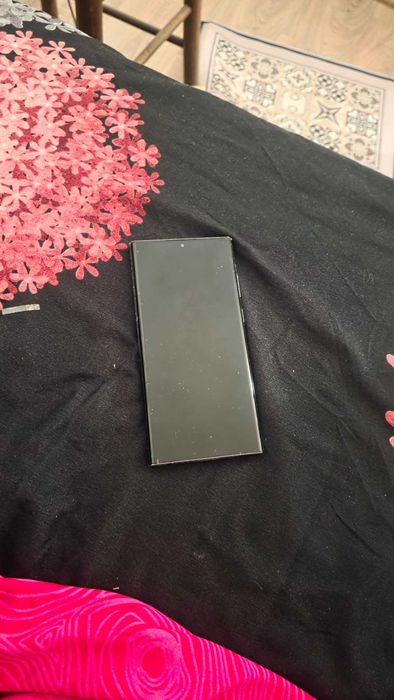 Samsung Galaxy S 22 Ultra без драскотина или дори петънце