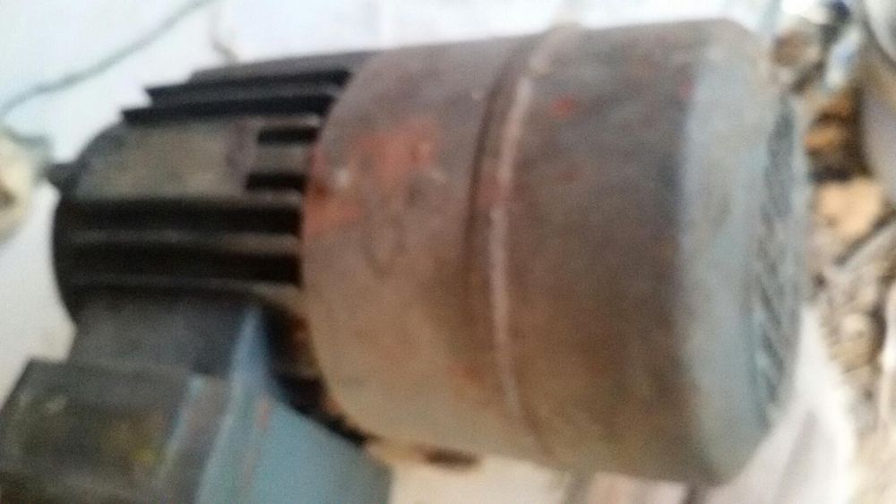 Трифазен двигател със спирачка