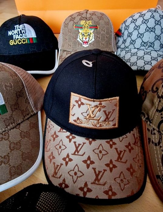 Sepci reglabile,model unisex, super preț,logo brodat, saculet,eticheta