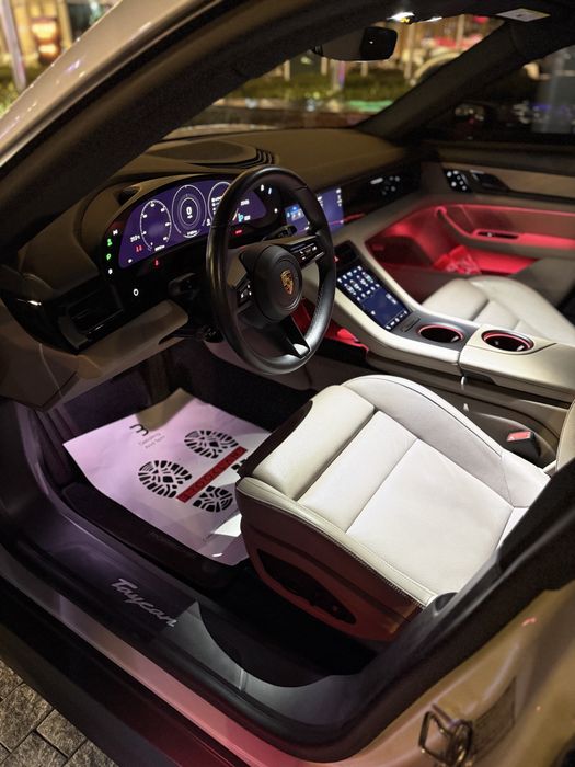 Porsche Taycan.