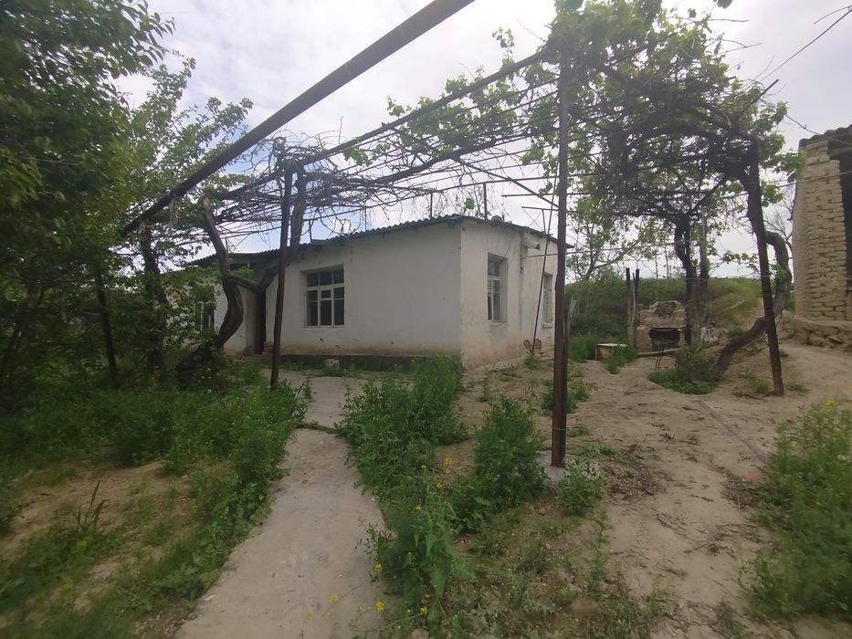 Toshkent viloyati Bekobod shahar 5-uchastkadan uy sotiladi