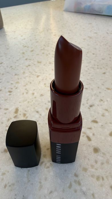 Помада бренд Bobbi Brown
