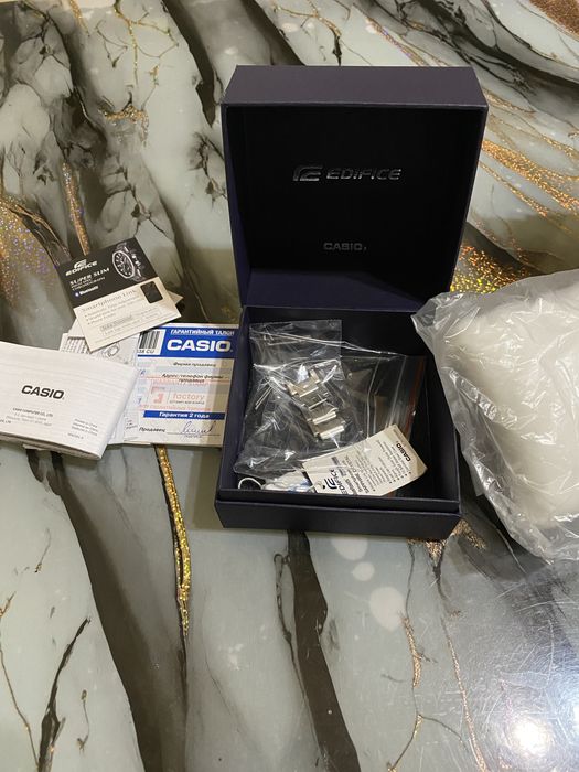 Продам Часы Casio EDIFICE EQB-1100