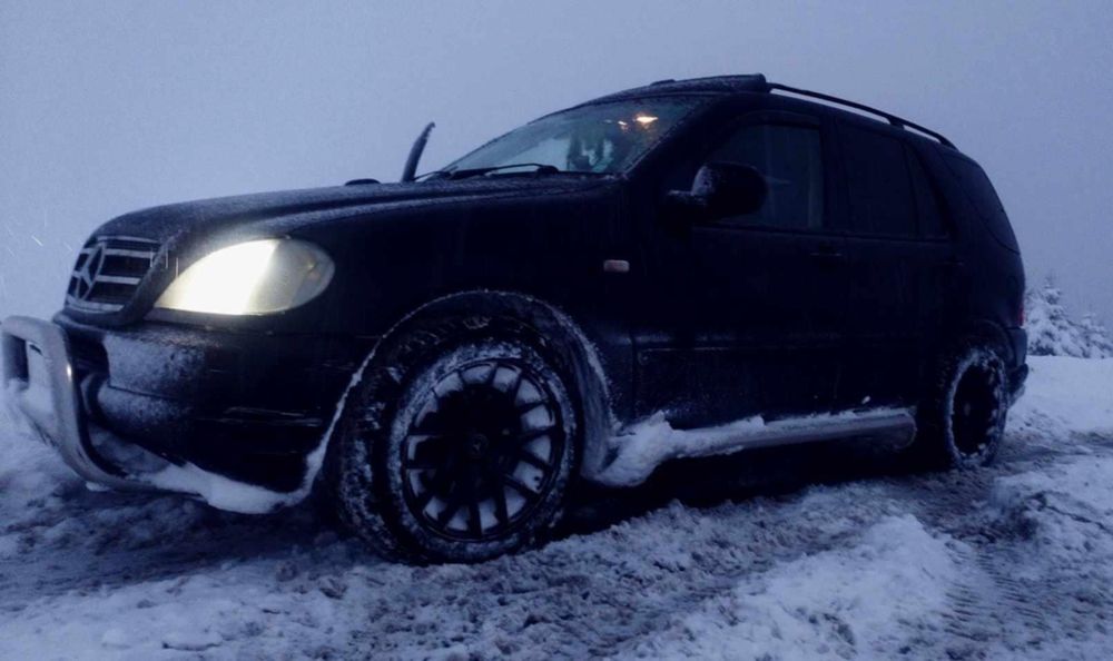 Mercedes ML 320 3.2 V6 • Автомат • Газ/Бензин • 7 места