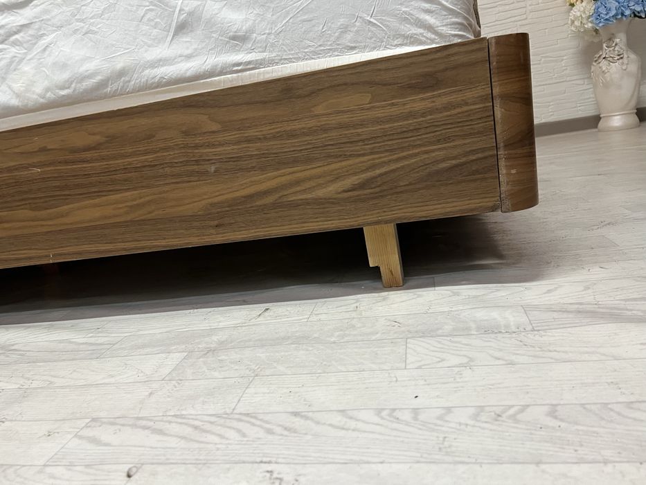 кровать натуральное дерево