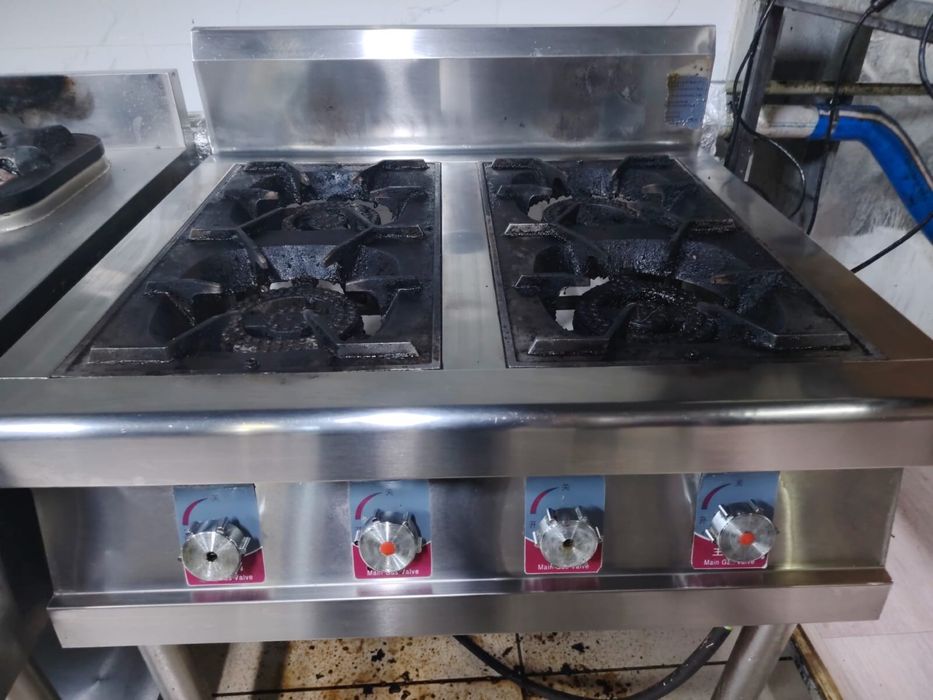 Диваны , вок , пицца печка