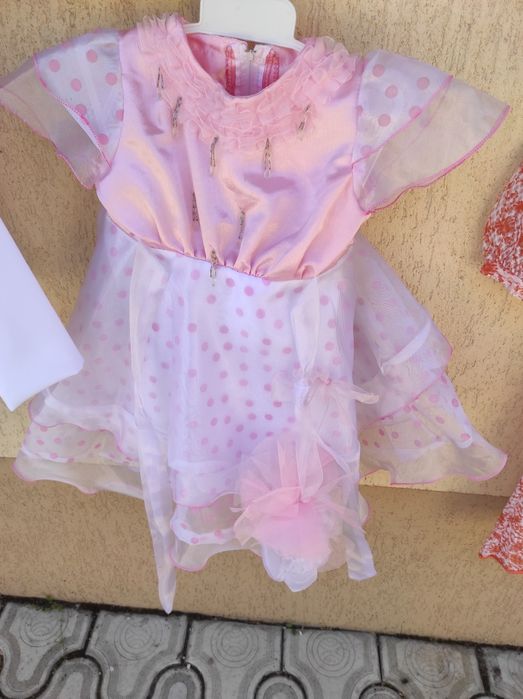 Vând rochițe fetițe