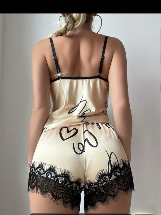 Сатенена пижама. .