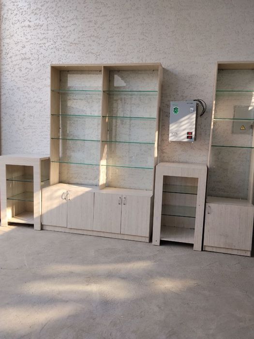 Продаётся комплект мебели для магазина / офиса / мастерской