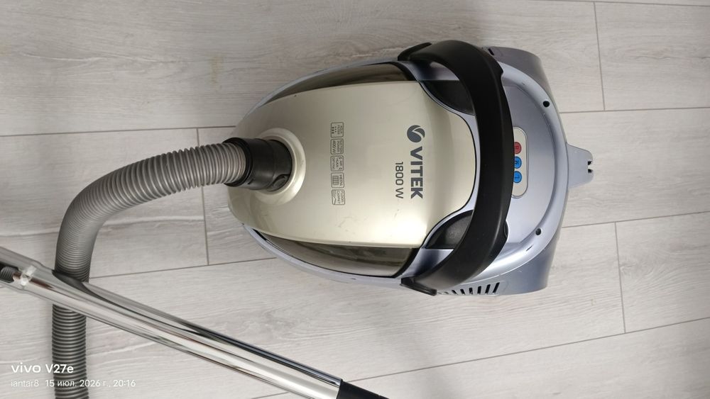 Продам пылесос с Аква фильтром VITEK