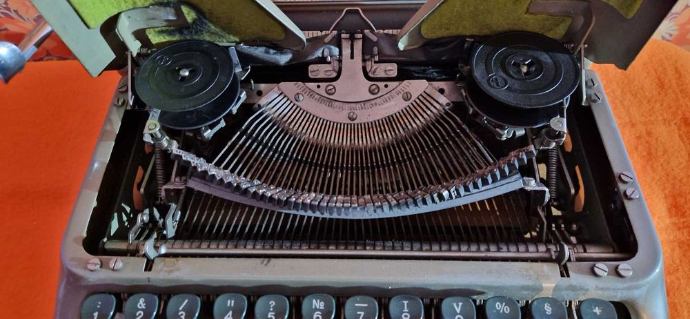 Пишеща машина Erika