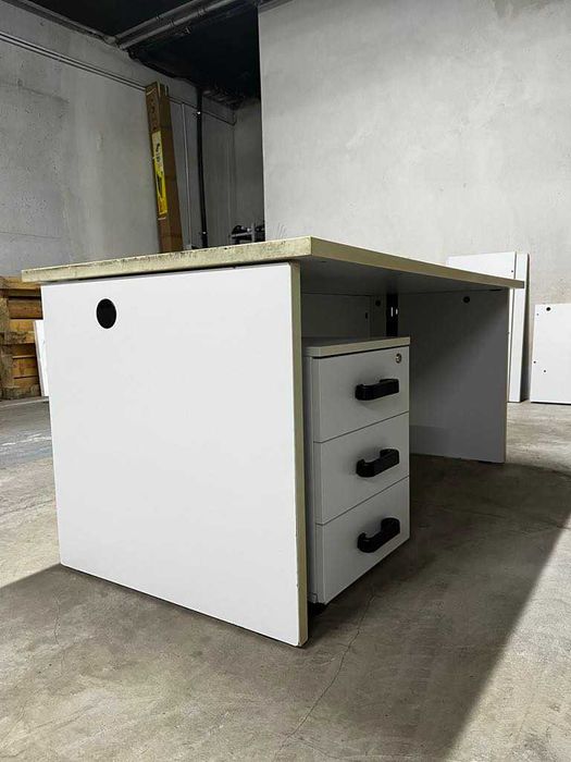 Ъглово  Офис Бюро