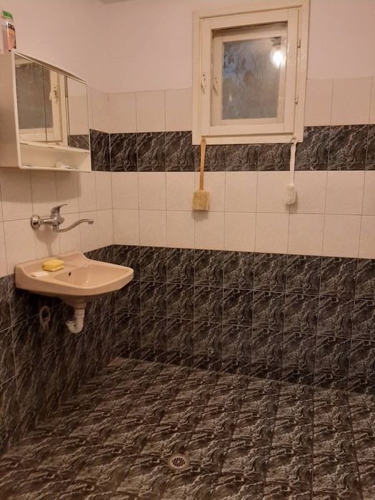 Самостоятелна къща под наем гр.Русе кв.Средна кула