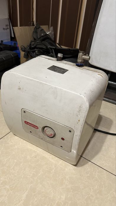 Аристон Боллер на 10л