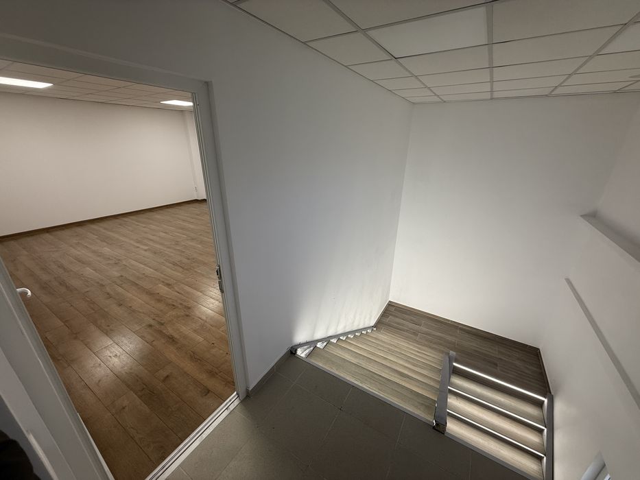 Inchiriez cladire birouri / sala de conferinte / etc