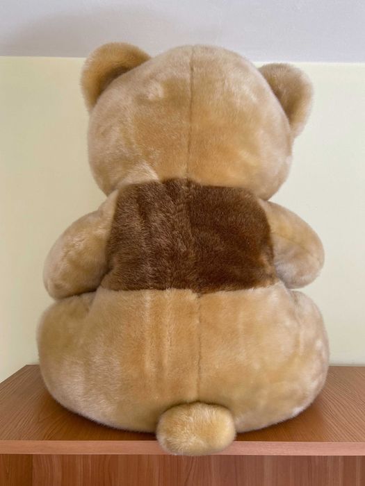 Плюшен мечок (играчка, мече) - бежов с кафяво и синя панделка