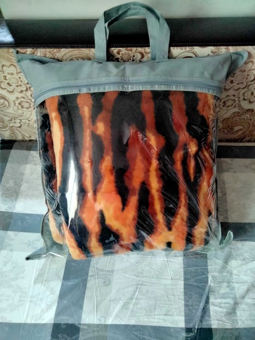 Продается плед-покрывало.