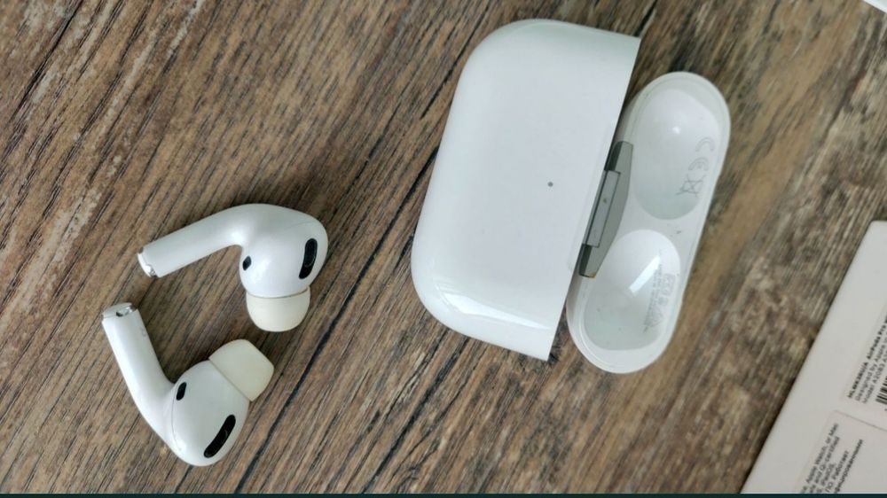 Продам наушники AirPods Pro