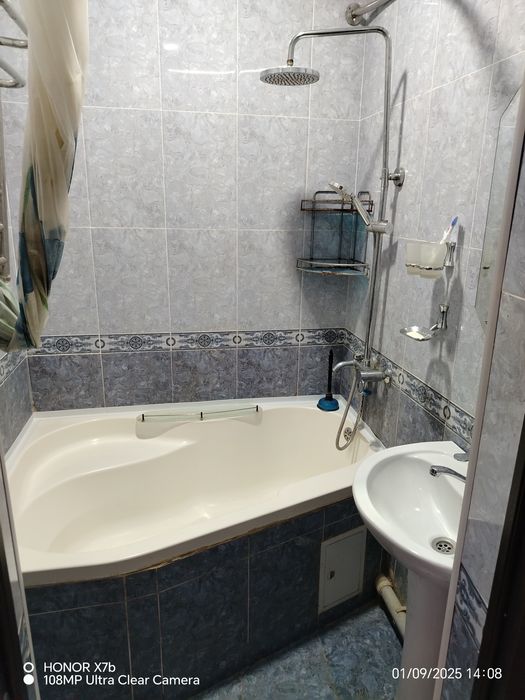 Guliston shahar 6 mavzeda ijaraga 2 xonali  uy beriladi