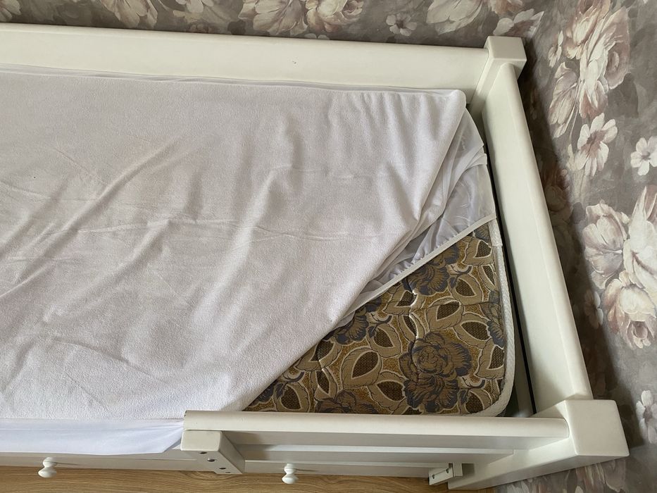 Кровать детская деревянная