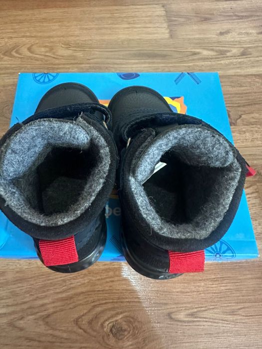 Продам детские демисезонные ботинки