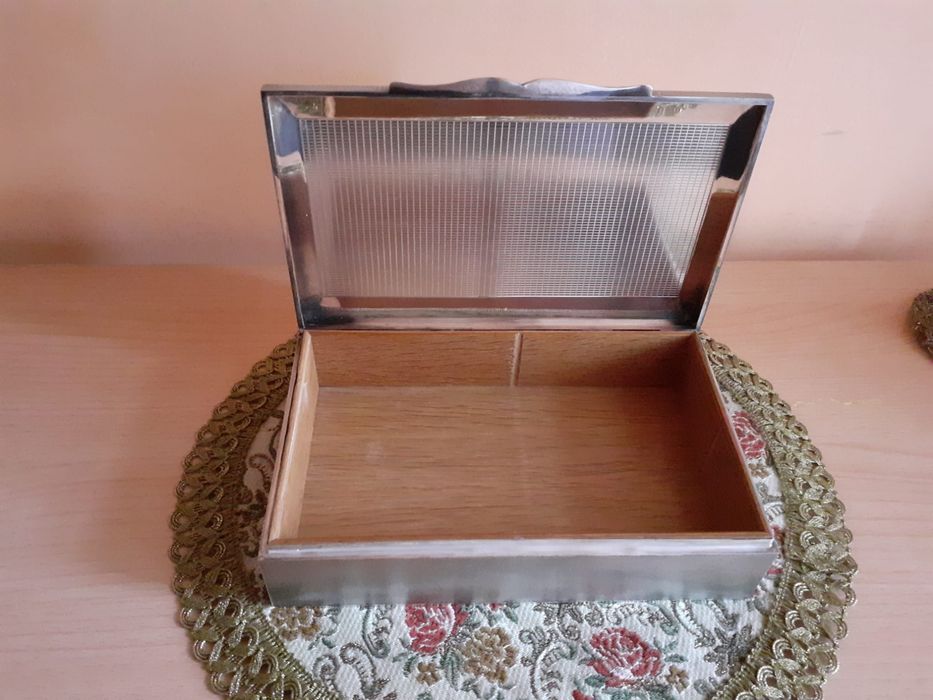 Caseta din argint 600 g