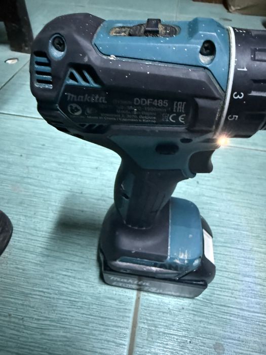 Makita ddf 485   Fara incarcator