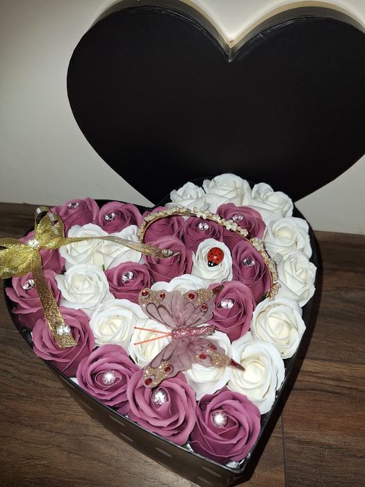 Aranjamente florale potrivite pentru aceste zile superbe ce urmează