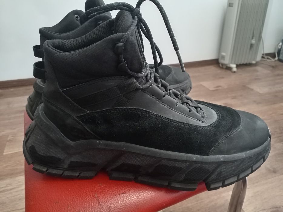 Кроссовки продаю