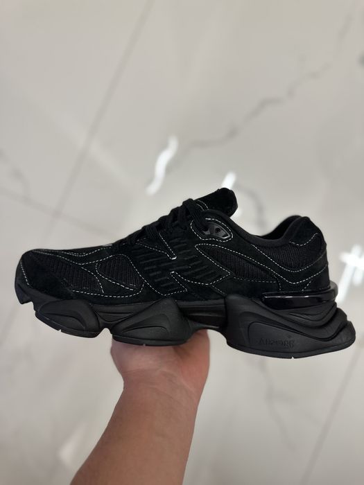 New Balance 9060 “Triple Black(White Seam)”