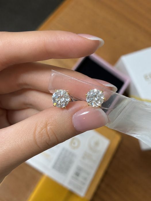 Серьги пусеты Moissanite 2ct