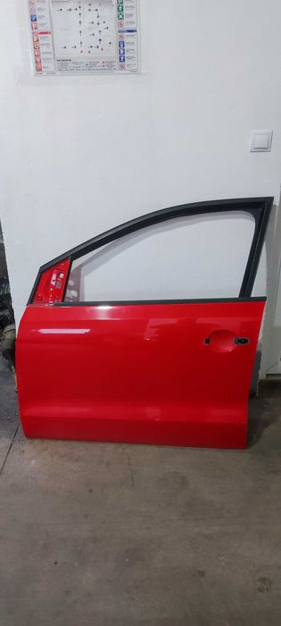 Usa stanga fata volkswagen vw polo 6R 1.2 an 2010 culoare rosu