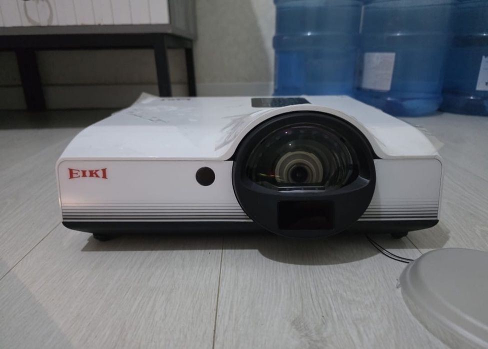 проектор EIKI LC-WIP3000.