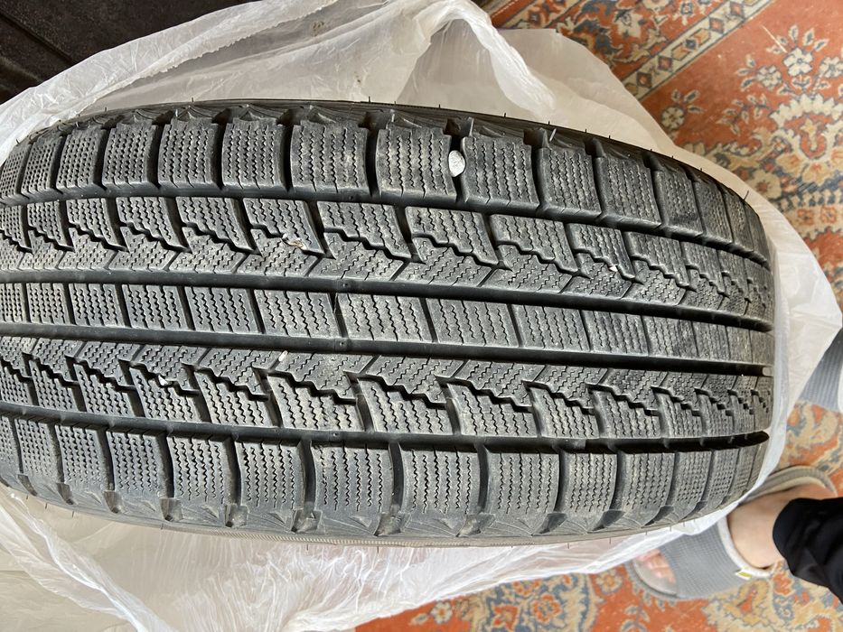 Автошина 2 шт на тайоту и жак новые