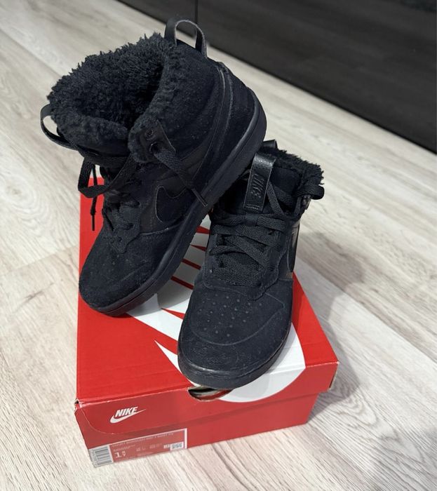Ghete Nike court borough, marime 33