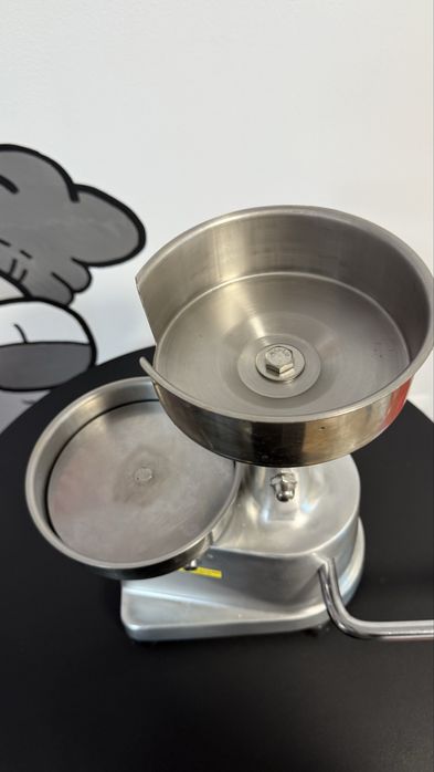 Професионална преса за бургери 150 мм