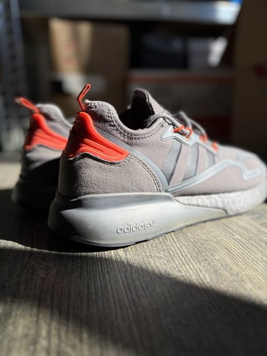 Adidasi adidas ZX 2K Boost Grey Solar Red - mărimea 46 2/3- stare foarte bună