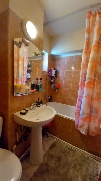 Apartament cu 3 camere de vanzare