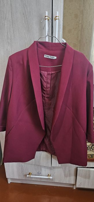 Пиджак женский, размер 52. Бренд Elima Style. Цвет бордовый. Состояние