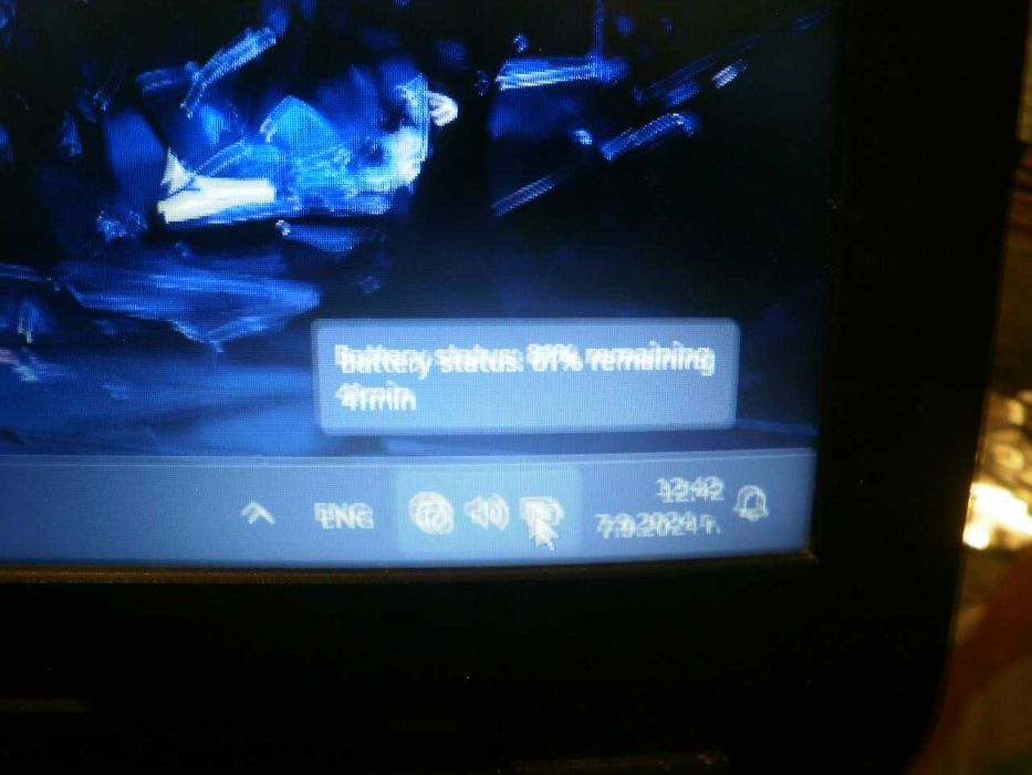 лаптоп HP 250 - работещ с 1ч. режим на батерия