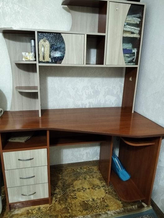 Угловой ученический стол