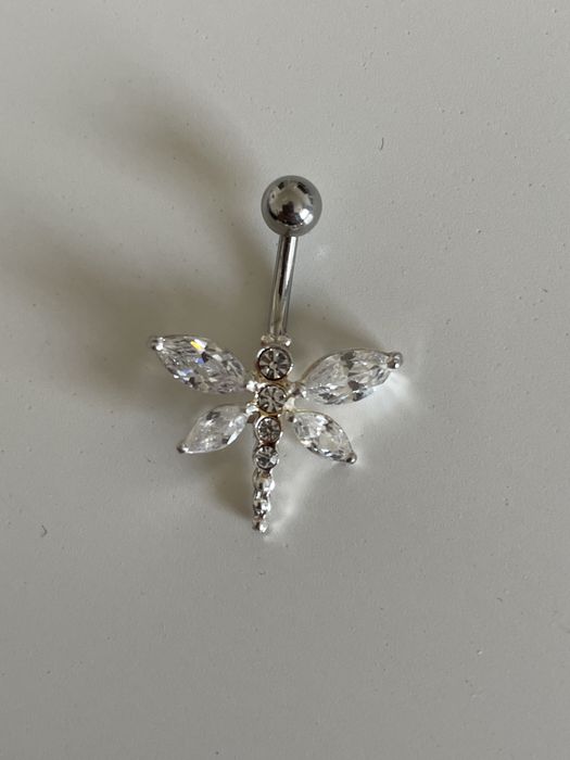 Обица за пъп пиърсинг