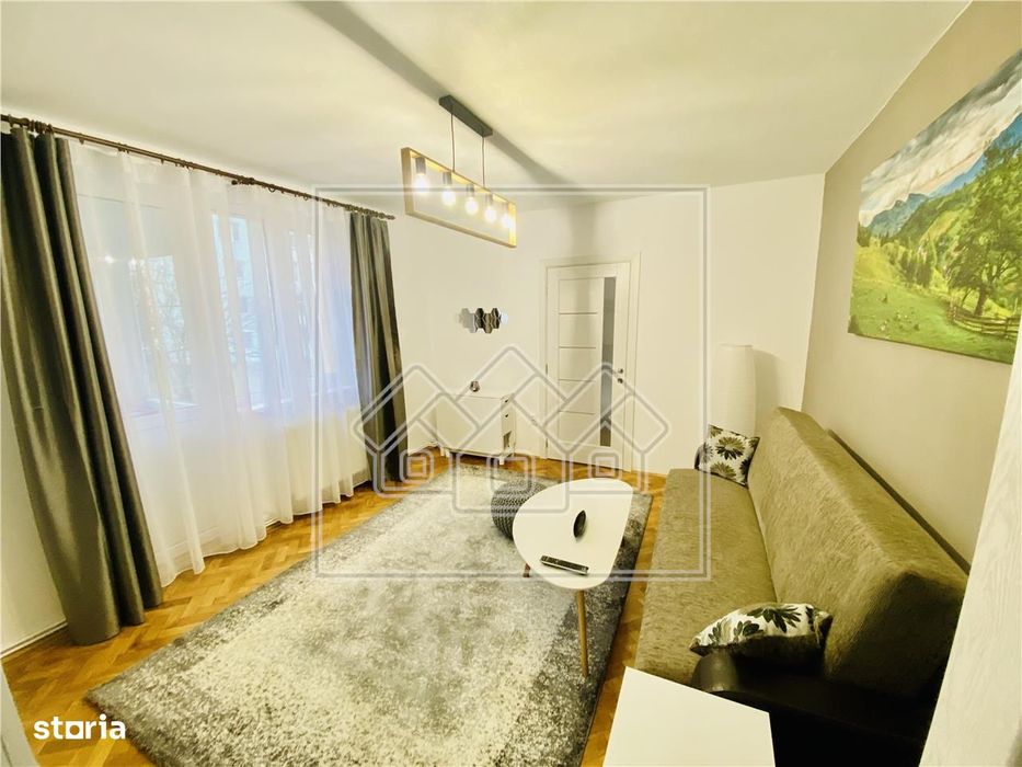 Ap. renovat, cu 2 camere si balcon, Zona Cedonia