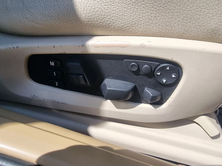 Vând BMW Seria 5 E61 (Touring), model Facelift, fabricație 11.2009. Mașina este întreținută riguros, cu toate intervențiile mecanice majore efectuate