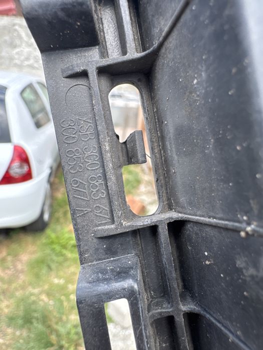 3G0853671 9B9 Grila bara fata cu ornament crom passat