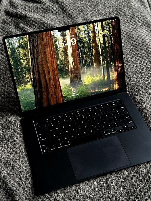 Продам MacBook Air 15" M2 (8/256 ГБ) Midnight